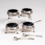 Set von vier GewürzschalenLondon, 1874-6. Silber, gest. Schalen BZ., MZ. 'ECB', 1875-6. Löffel