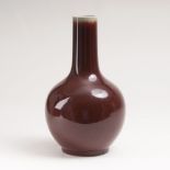 Vase mit 'Sang de boeuf'- GlasurChina, Qing-Dynastie (1636-1911). Porzellan, tiefrote