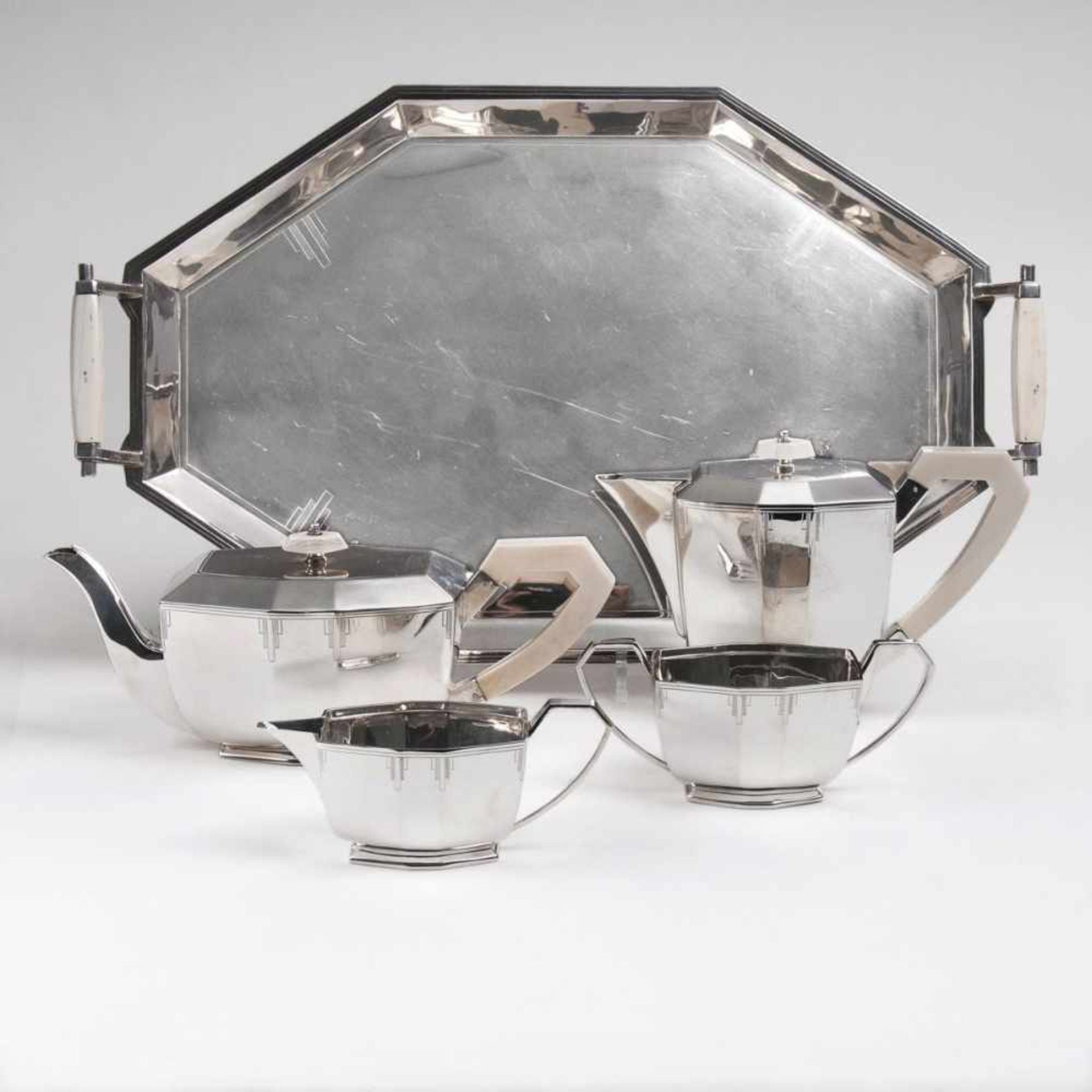 Edward VinerArt-déco Kaffee- und TeeserviceSheffield, 1936-7/ 1947-9. Silber, variierend gest.