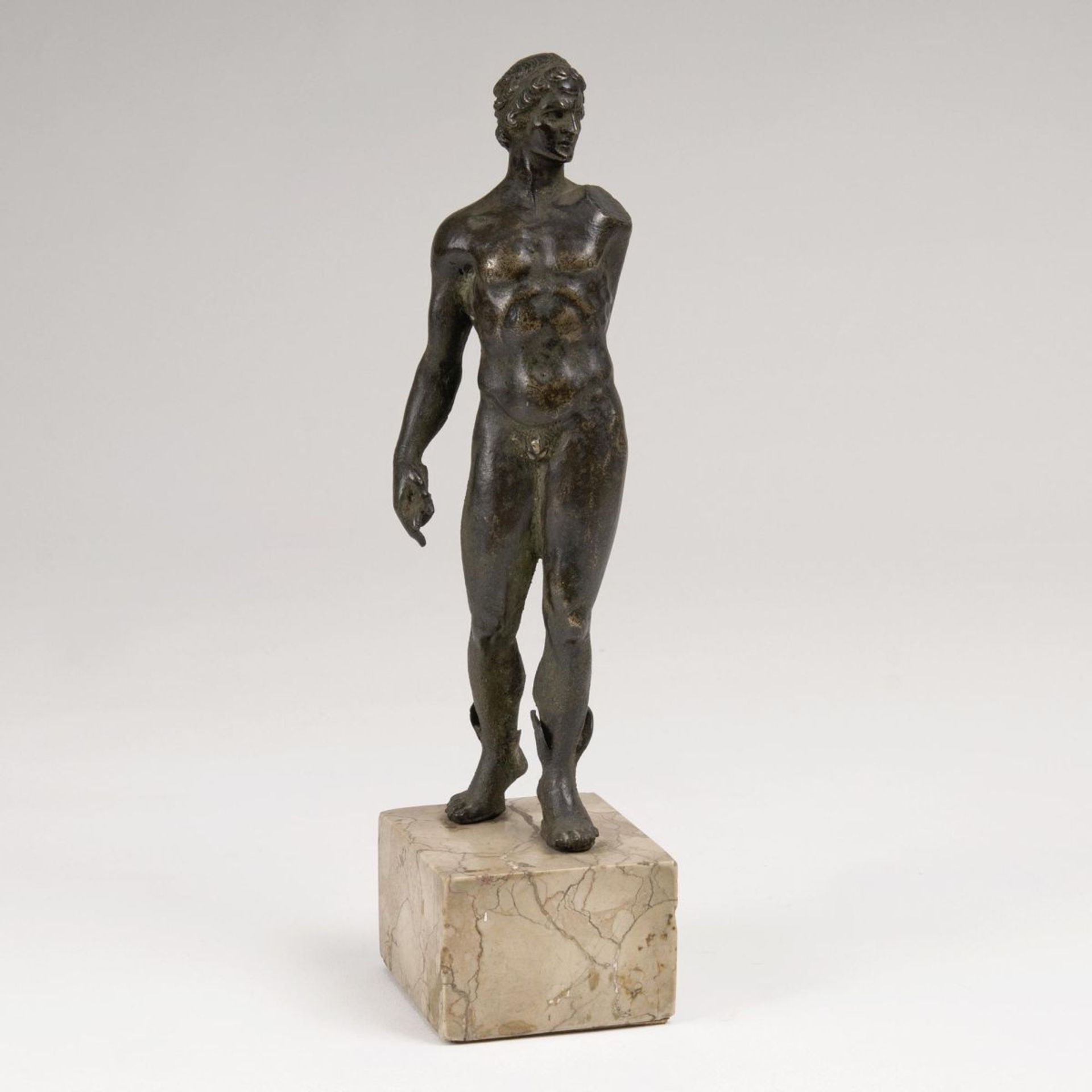 Kleinbronze 'Hermes'Italien, um 1600. Bronze mit olivgrüner Patina. Statuette des nackten