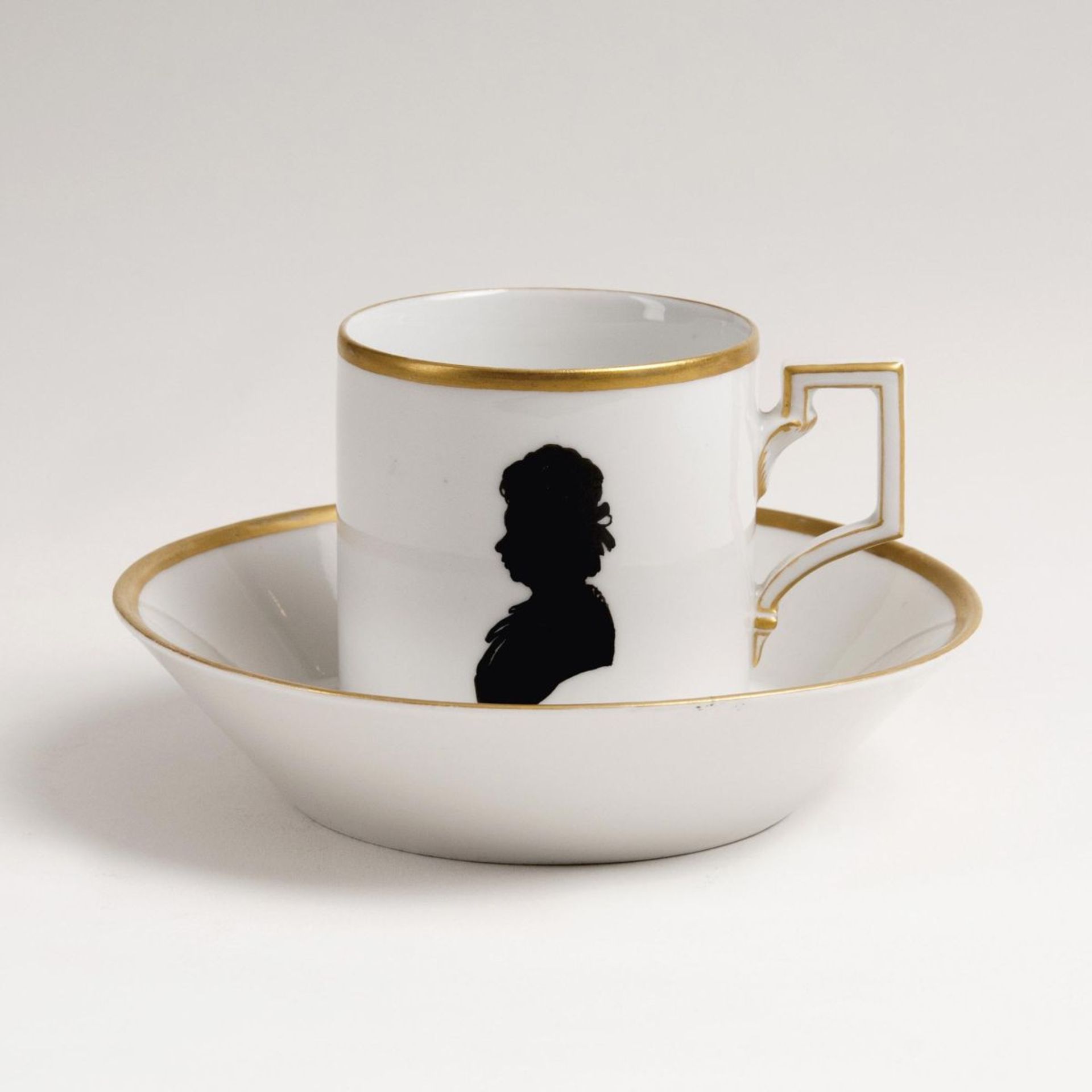 Berliner Tasse mit Porträt-SilhouetteBerlin, KPM, um 1790. Porzellan. Modell 'Antik Glatt'. Auf