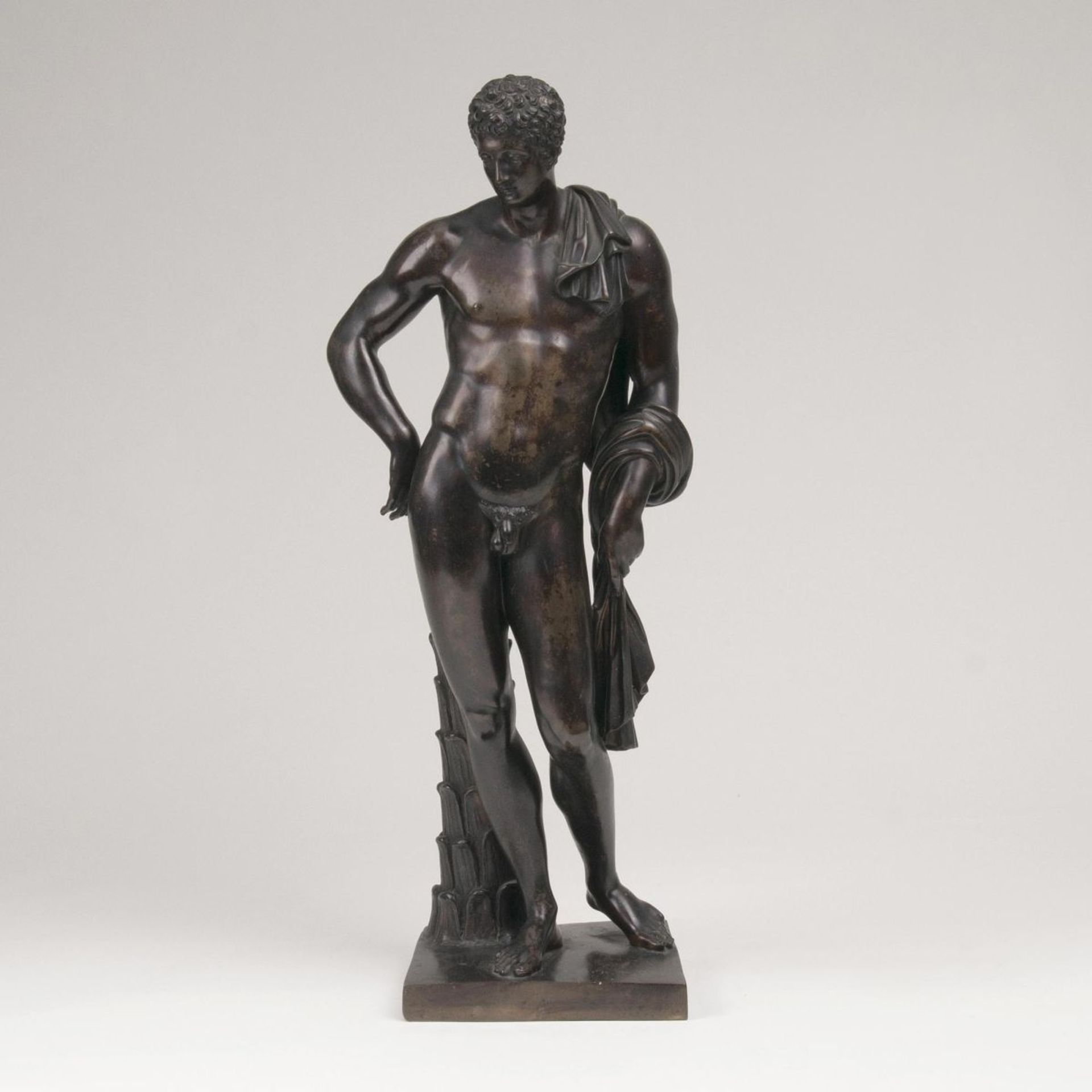 Figur 'Antinoos von Belvedere'Italien oder Frankreich, um 1700. Bronze mit dunkelbrauner Patina.