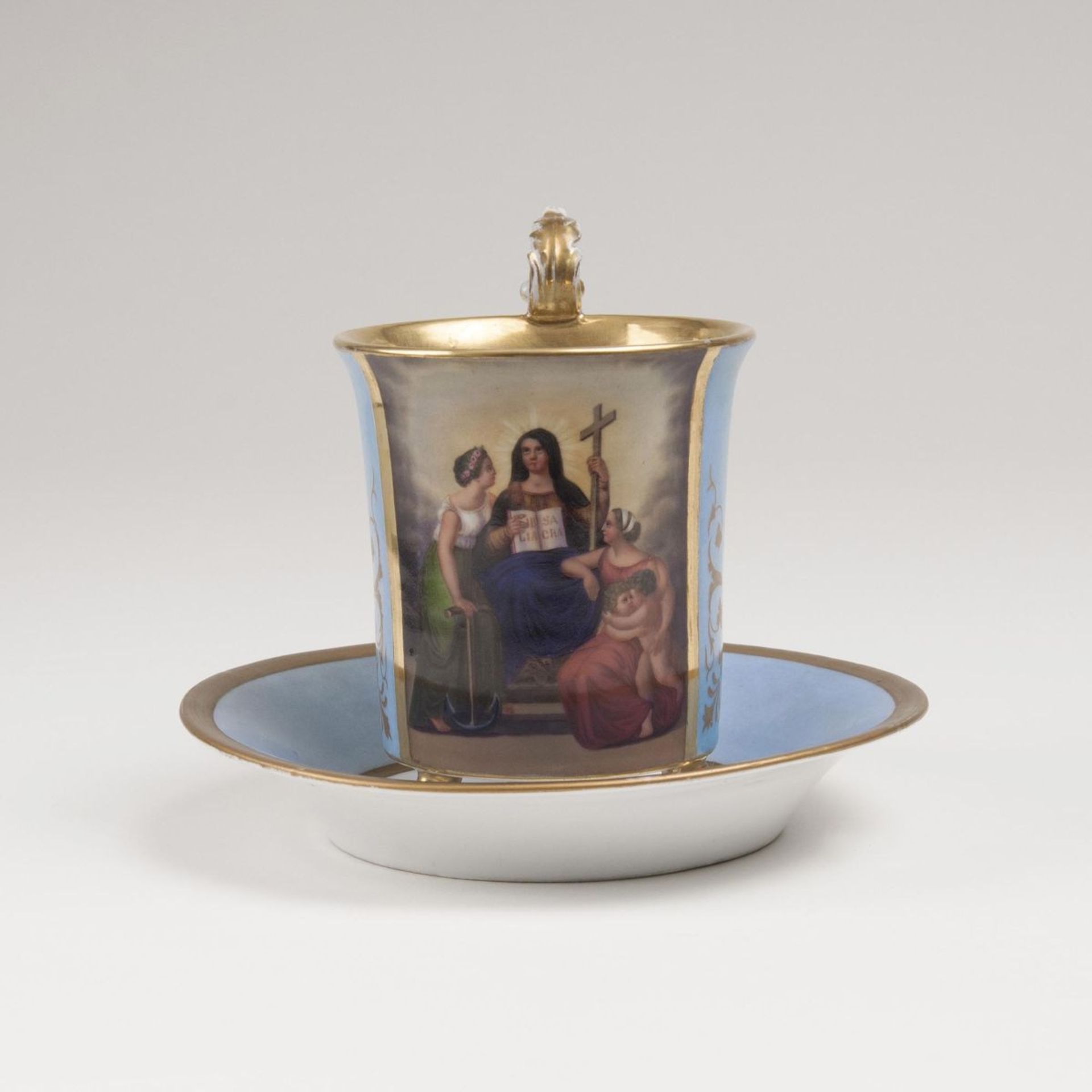 Große Bechertasse 'Glaube-Liebe-Hoffnung'Meissen, um 1851. Porzellan. Tasse auf drei Tatzenfüßen,