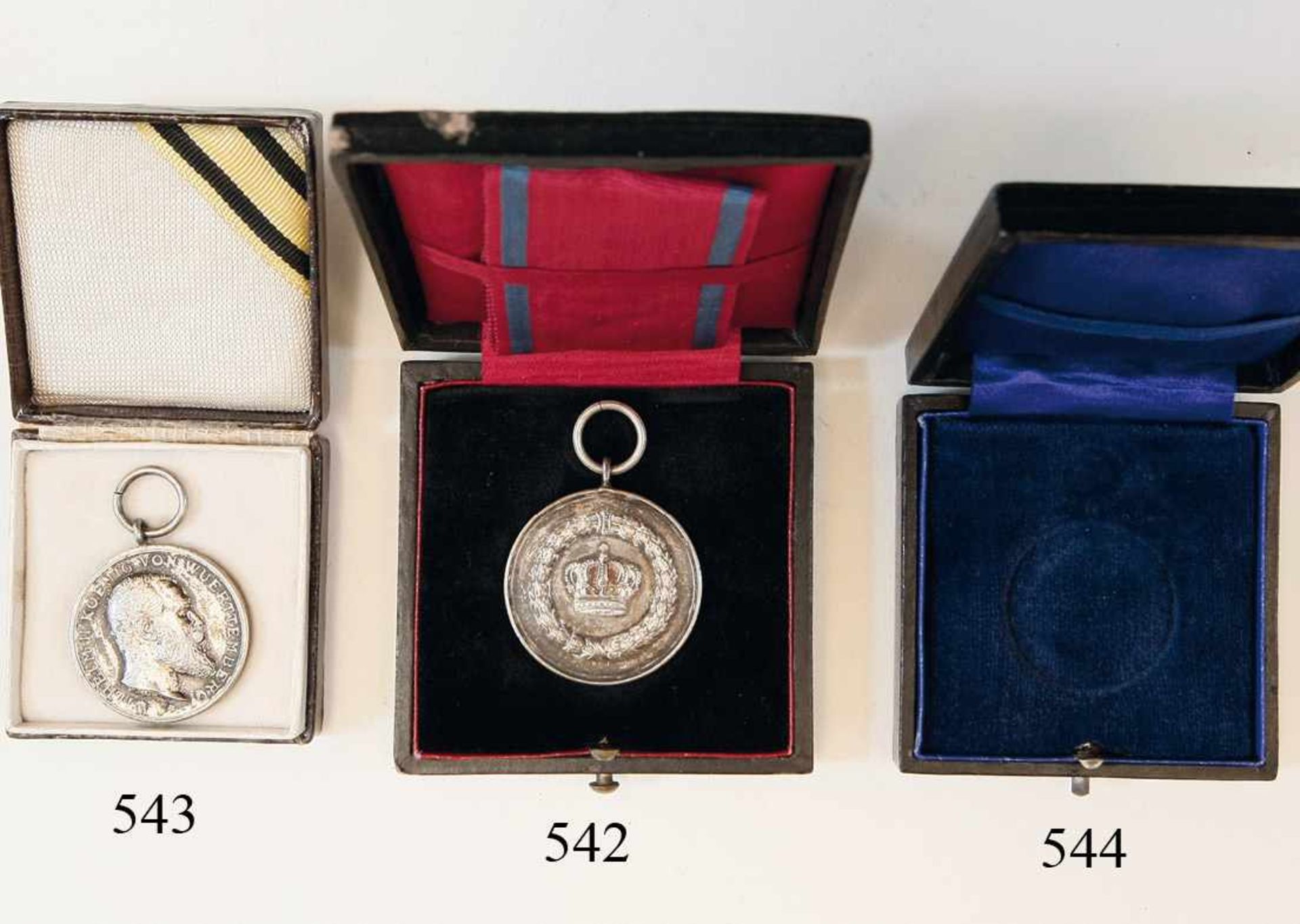 Silberne MilitärverdienstmedailleIm Schachtel. Zustand: II