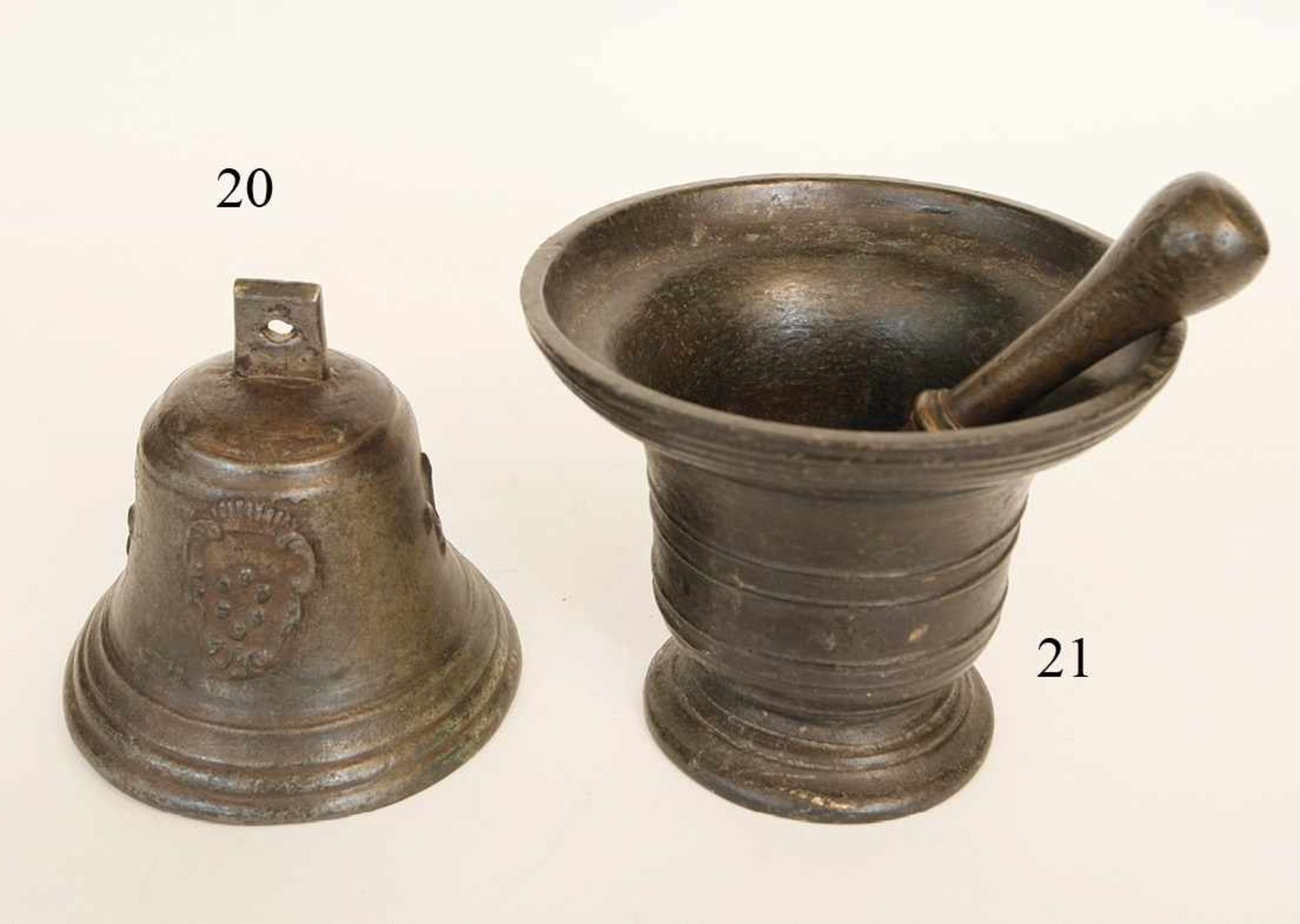 Bronzemörser, 16./17.Jhdt.Mit Plistill. 22x20cm. Zustand: II