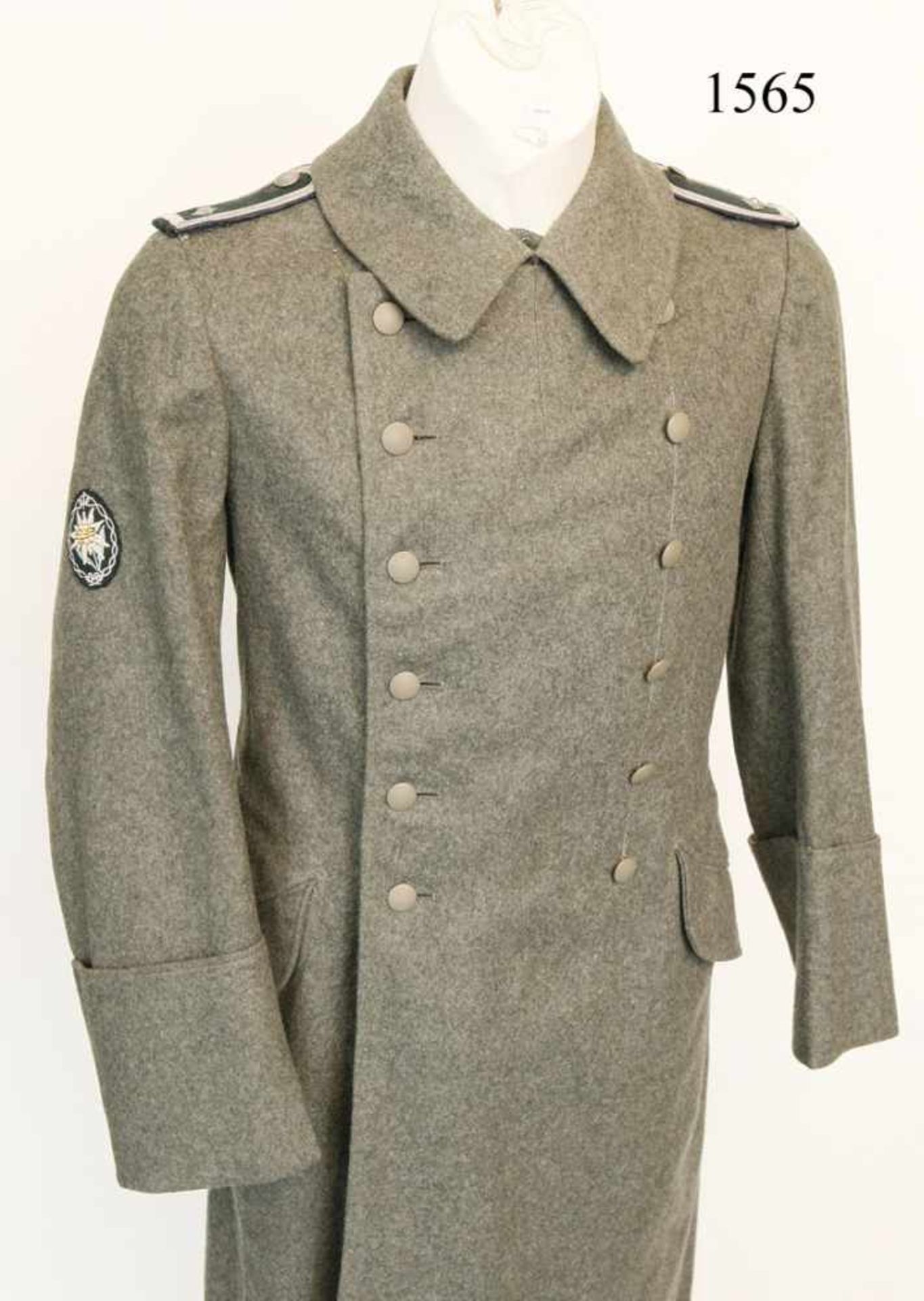 Mantel für einen Unterarzt, GebirgsjägerKammerstück mit Hersteller und Kammerstempel von 1941.