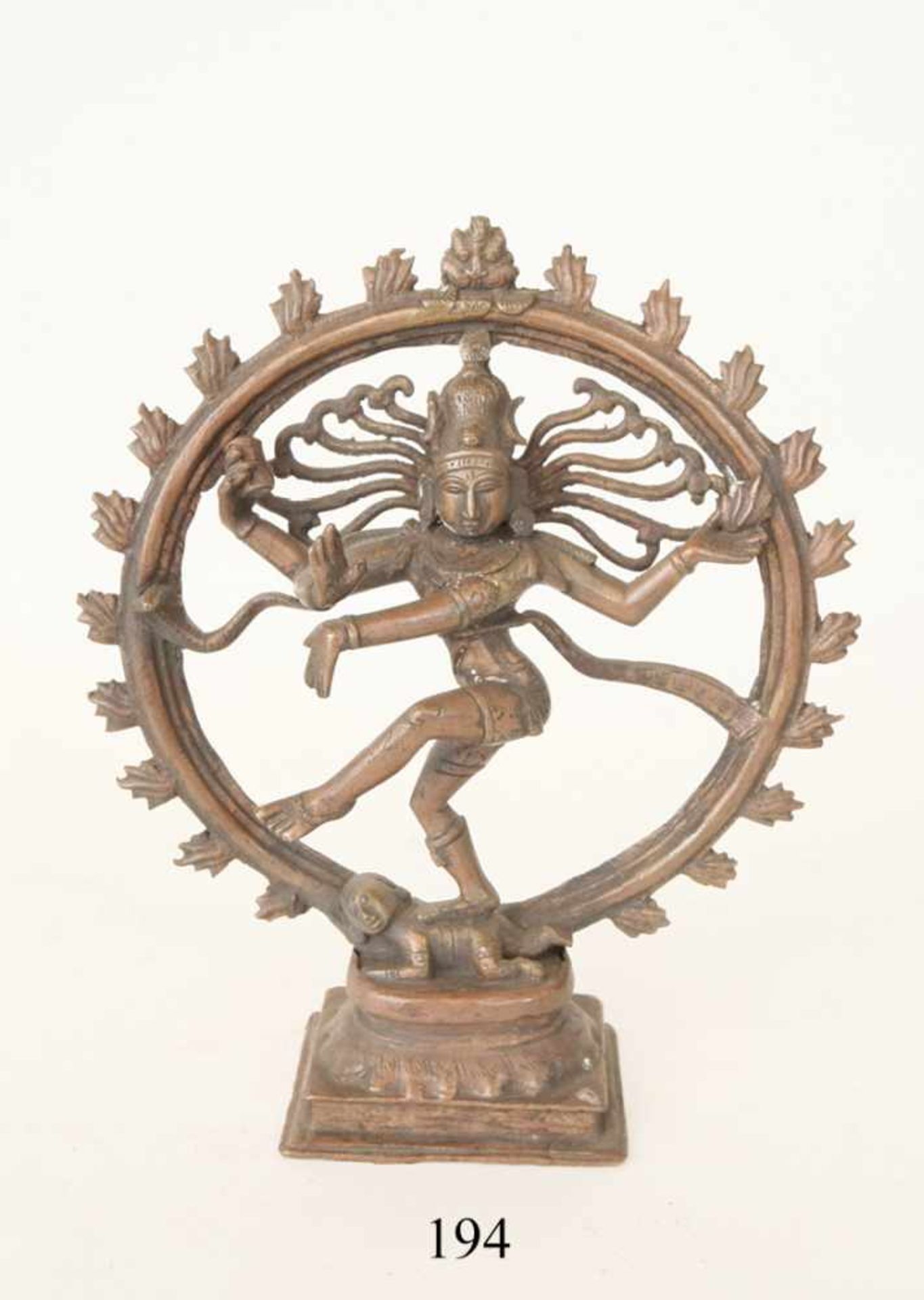 Bronze Nataraja, König des Tanzes, IndienTanzender Shiva im Feuerkreis. 30x27cm. Zustand: II