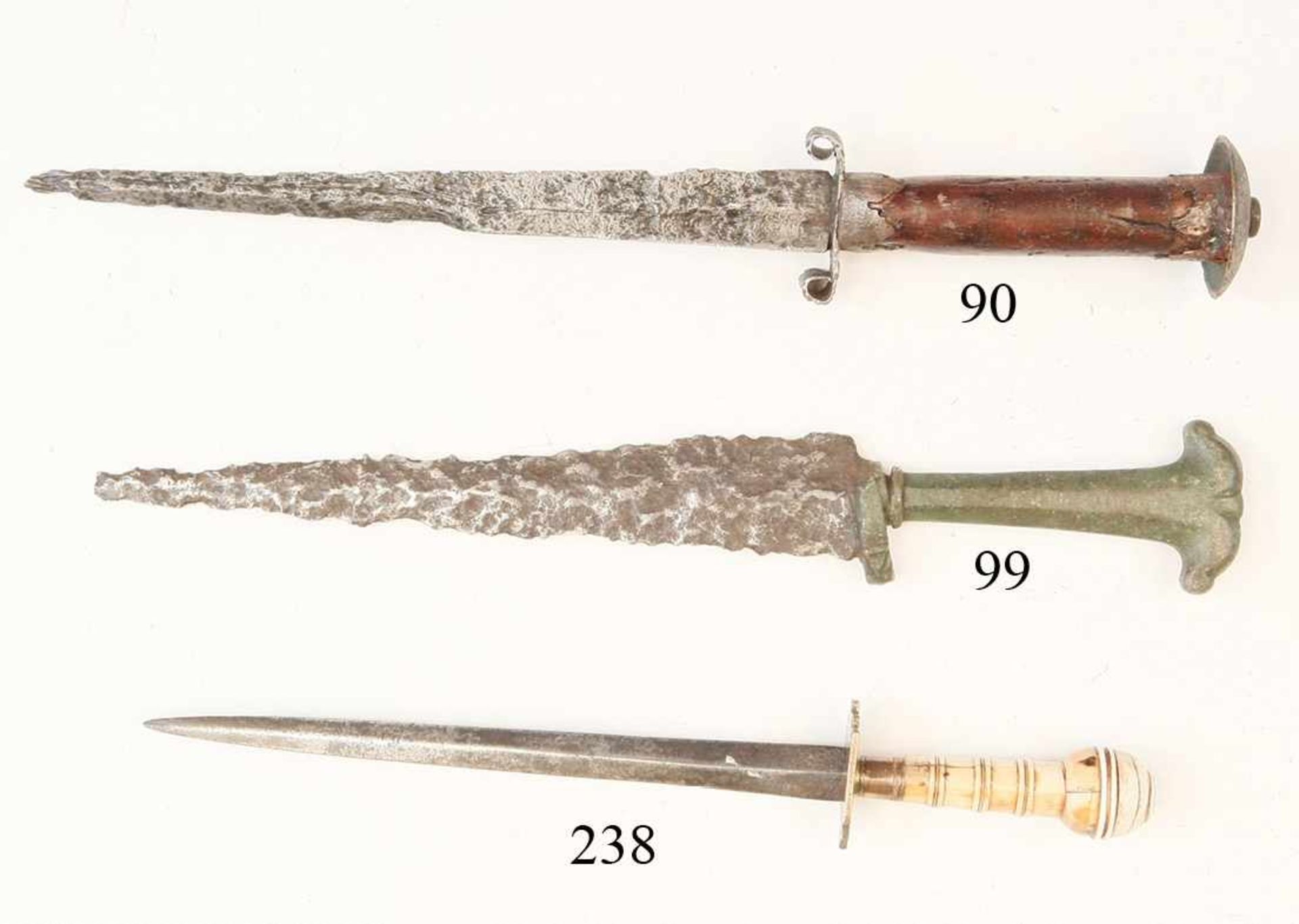 Stilett, 17.Jhdt.Schmale Klinge. Messingparierstück. Beingriff mit Beinknauf. 28cm.Zustand: II