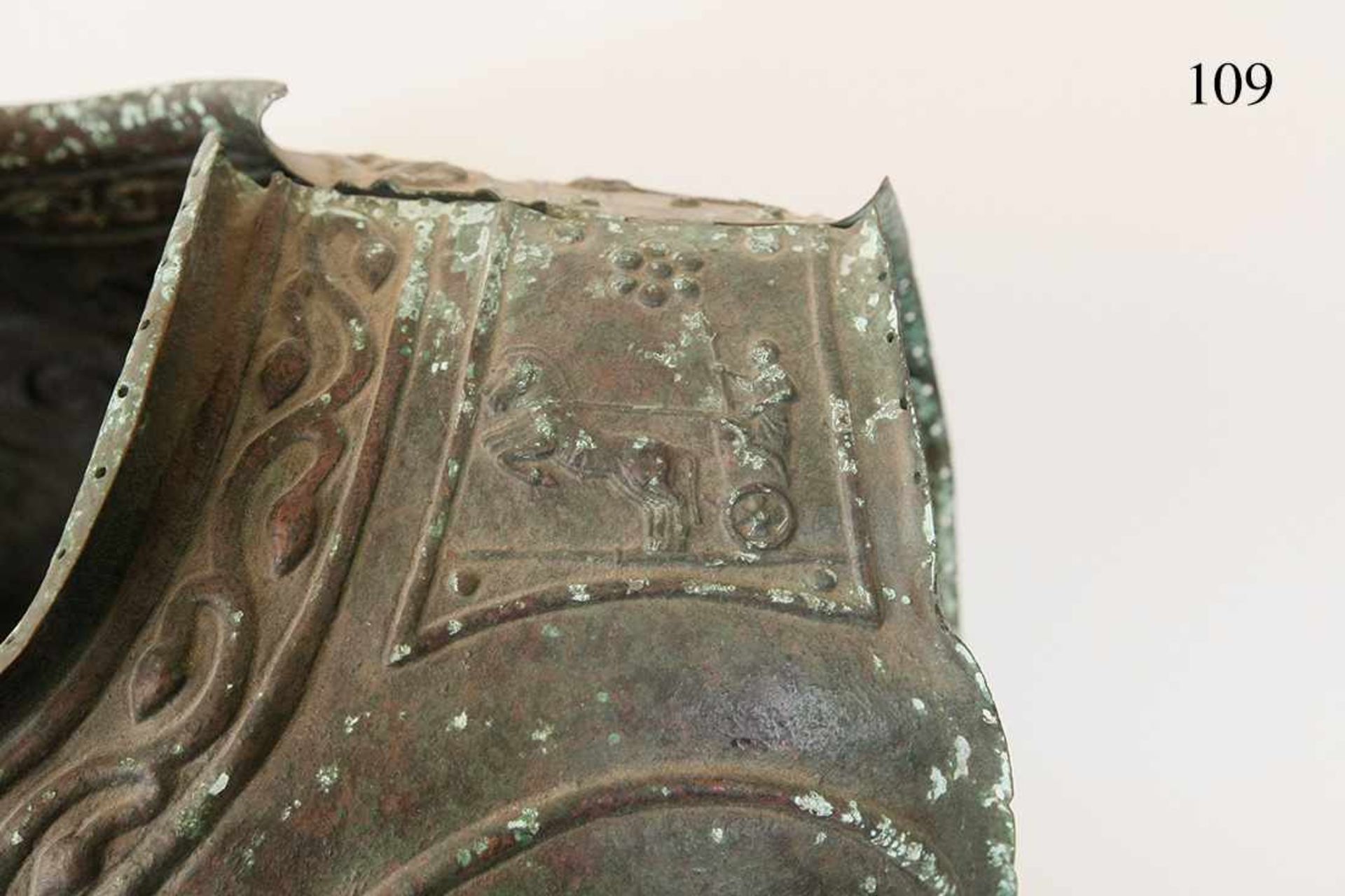 Bronzekürass, etruskisch, ca. 500 v.Chr. Bronze, getrieben. Brust und Rücken. Anatomisch geformt. - Image 2 of 4