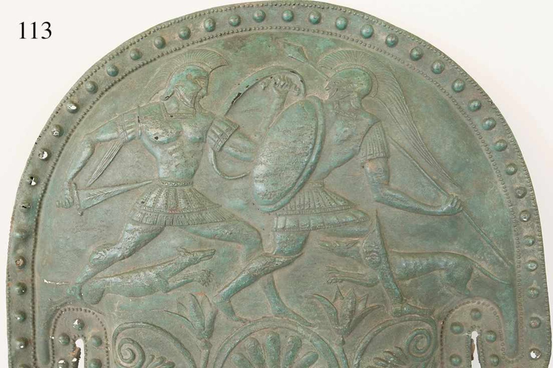 Bronzeschild, etruskisch, ca. 500 v.Chr.Ovales, getriebenes Schild. Zwei Darstellungen von - Bild 2 aus 2