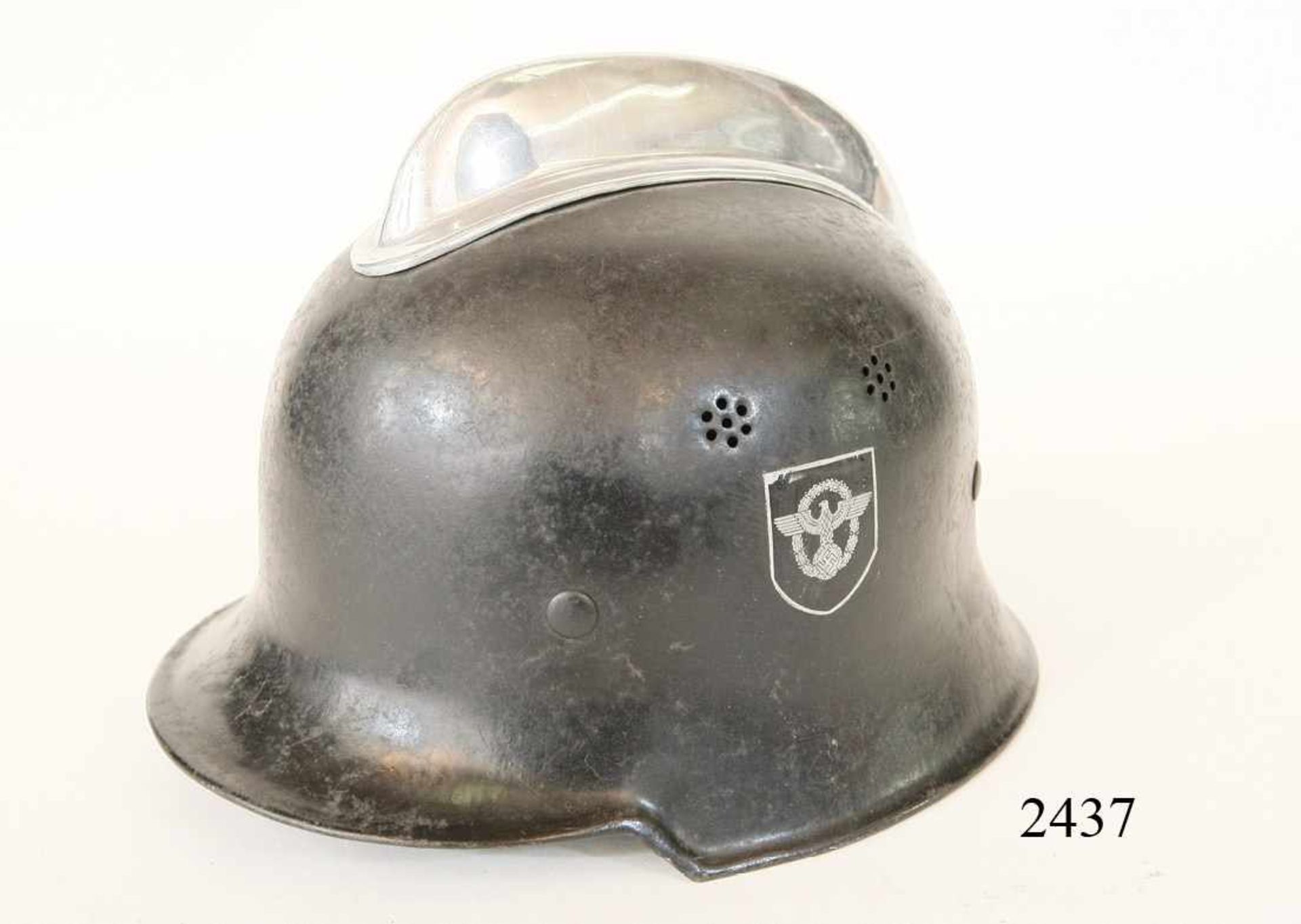 Helm Feuerlöschpolizei 1933-45Schwarz. Mit beiden Emblemen. Ziegelbrecher. Komplett mit Futter.