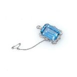 A VICTORIAN PENDANT claw-set rectangular aquamarine measuring 25 by 13mm, in 9ct white gold weighing