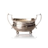 A SILVER SUGAR BOWL, BIRMINGHAM, 1915 Oval with scalloped rim, on four ball feet, 7cm high, 192g