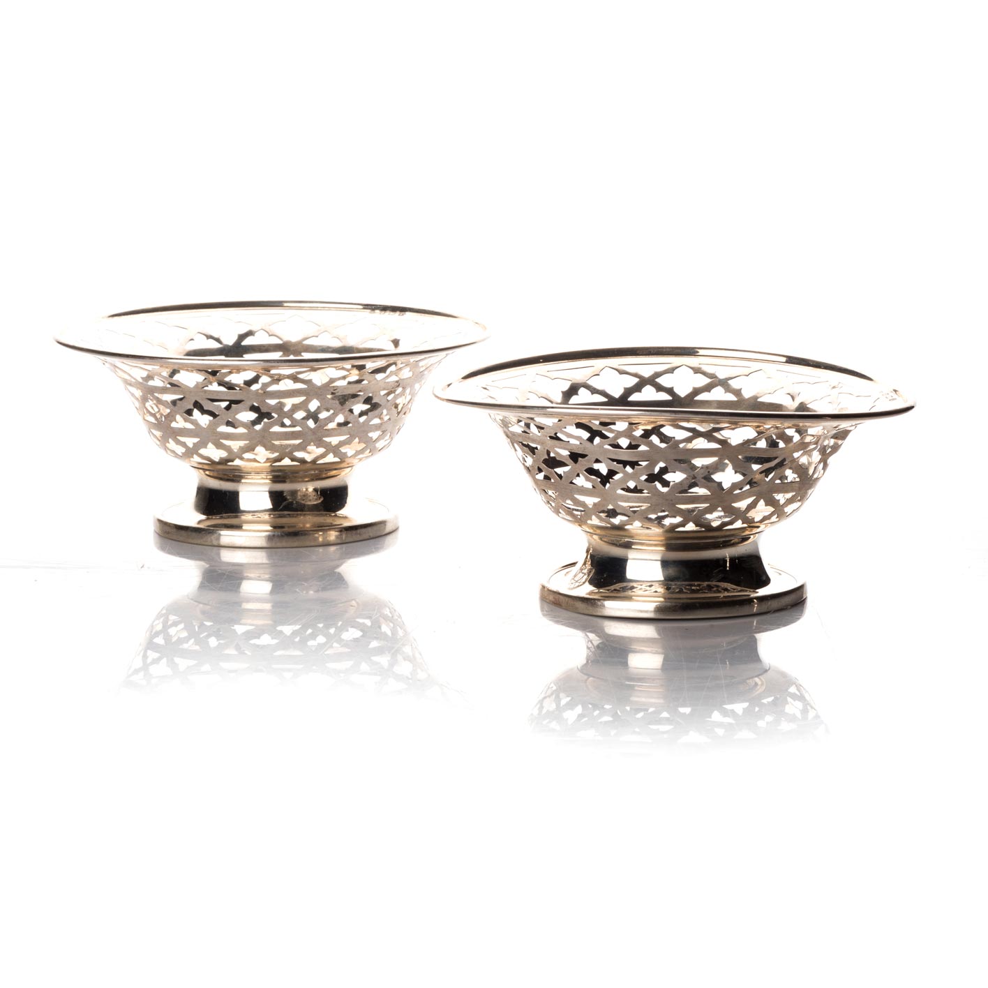 A PAIR OF SILVER BON BON DISHES, CRAFTON SILVER CO, SHEFFIELD, ENGLAND, 1920 Solid rim above a