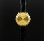 GENTLEMEN'S IWC DE LUXE 18K GOLD DRESS WATCH, circular champagne dial with gold hour markers and