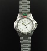 GENTLEMEN'S TAG HEUER PROFESSIONAL WRISTWATCH REF. WF1112-0, circular white dial with luminous