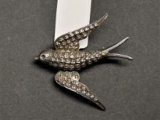 Vintage silver swallow bird brooch, pin and C catch, approximate weight 2.3 grams.