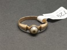 A solitaire pearl ring, mounted in yellow metal stamped as 14ct, a/f, ring size M, gross weight
