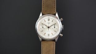 GENTLEMEN'S HEUER CHRONOGRAPH WRISTWATCH, circular off white twin register dial with bronze hour