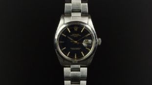 GENTLEMEN'S ROLEX OYSTER PERPETUAL DATE WRISTWATCH REF. 1500, circular black gloss dial with gold