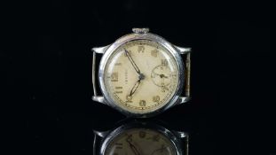 GENTLEMEN'S VERTEX SECTOR DIAL, CIRCA. 1950's, VINTAGE MANUALLY WOUND WRISTWATCH, circular silver