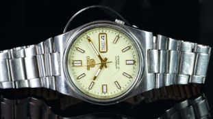 GENTLEMEN'S SEIKO 5, REF. 7S26-0530, LUMINESCENT DIAL, LIME GREEN, CIRCA. 2000's, AUTOMATIC