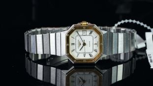 LADIES' LONGINES QUARTZ BRACELET WATCH, ROSE GOLD TONE BEZEL, QUARTZ WRISTWATCH, square white dial