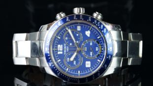 GENTLEMEN'S TISSOT V8 BLUE CHRONOGRAPH, ORIGINAL BRACELET, QUARTZ WRISTWATCH, circular blue dial