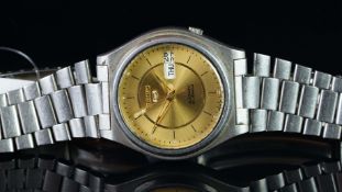 GENTLEMEN'S SEIKO 5 AUTOMATIC DAY DATE WRISTWATCH CIRCA 1997, circular gold dial with gold hour