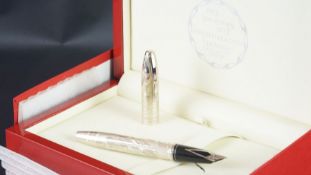 NEW UNUSED Sheaffer 2013 Limited Edition fountain pen and ink set, in fitted lacquered box and