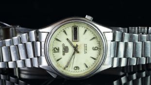 GENTLEMEN'S SEIKO 5, REF. 7009-3181, LUMINESCENT DIAL, LIME GREEN, CIRCA. DECEMBER 1990, AUTOMATIC