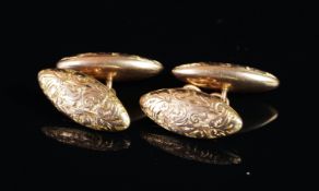 Antique pair of rose metal engraved chain cufflinks, stamped 10ct, gross weight approximatively 5.
