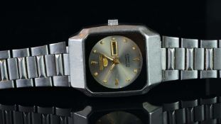 GENTLEMEN'S SEIKO 5, REF. 4207-5090, SILVER DIAL, CIRCA. OCTOBER 1991, AUTOMATIC WRISTWATCH,