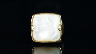 A single mother of pearl stone ring, mother of pearl measuring 17.4 x 17.5 x 6.07mm, set in yellow