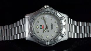 GENTLEMEN'S TAG HEUER PROFESSIONAL WRISTWATCH REF. 962 206, circular grey dial with luminous hour