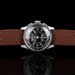 GENTLEMEN'S HEUER CHRONOGRAPH VINTAGE WRISTWATCH, circular black gloss twin register dial with