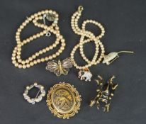 Selection of costume jewellery, including brooches and faux pearl necklaces