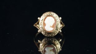 Cameo ring, mounted in hallmarked 9ct yellow gold, rub-over set with chased surround, finger size L,