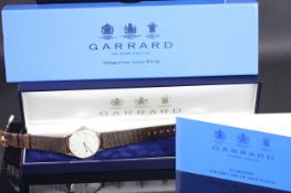 GENTLEMEN'S GARRARD GOLD AUTOMATIC WRISTWATCH W/ BOX & GUARANTEE, circular silver dial with gold