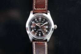 GENTLEMEN'S HAMILTON KHAKI AUTOMATIC WRISTWATCH REF. H705450, circular black dial with white