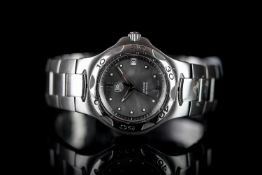 GENTLEMEN'S TAG HEUER KIRIUM 200M REFERENCE WL111G, circular grey dial, dot hour markers, rotating