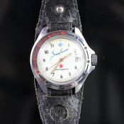 GENTLEMEN'S VOSTOK KOMANDIRSKIE, WHITE DIAL, VINTAGE RUSSIAN MANUALLY WOUND WRISTWATCH, circular