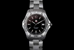 GENTLEMEN'S TAG HEUER AQUARACER 300M REFERENCE WAF1110, circular black dial, baton hour markers,