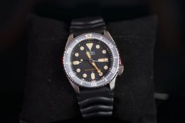 CUSTOM SEIKO SKX007K AUTOMATIC DIVERS WATCH, customised patina dial, red text, patina lume hour