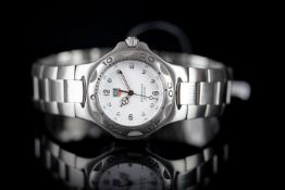 GENTLEMEN'S TAG HEUER PROFESSIONAL 200M REFERENCE WL1110, circular white dial, luminous hour