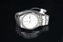 GENTLEMEN'S SEIKO AUTOMATIC WRISTWATCH REF. 7009 - 4040 CIRCA OCTOBER 1993, circular white dial with