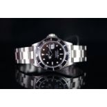 GENTLEMEN'S Rolex OYSTER PERPETUAL SUBMARINER DATE WRISTWATCH REF, 16610, circular black dial with