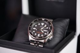 SEIKO SKX007 AUTOMATIC DIVERS WATCH, black dial, red text, lume hour markers, hands and day date