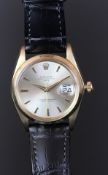 GENTLEMEN'S ROLEX OYSTER PERPETUAL DATE WRISTWATCH REF 1500, circular champagne dial with baton hour