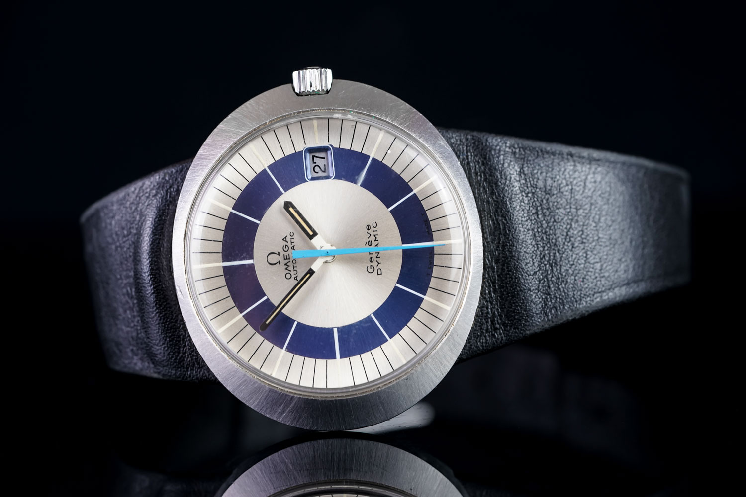 GENTLEMEN'S OMEGA DYNAMIC 107, round, blue/white bicolour dial, date aperture at 3 o clock, 40 mm